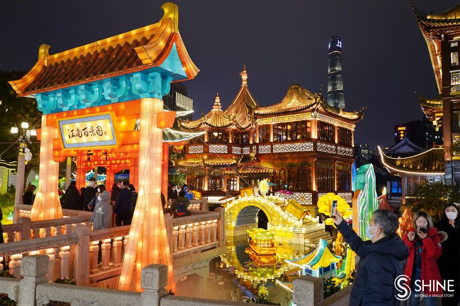 Tickets required for Yuyuan Garden Lantern Festival shows 上海市