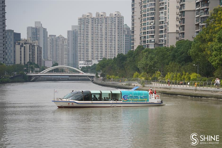 suzhou-creek-cruises-to-be-floating-parlor-on-water